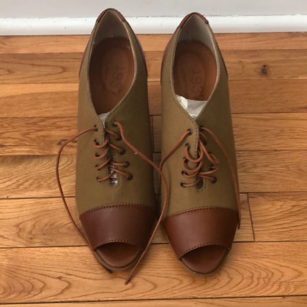 FIRST Release-  like new Madewell oxford wedge